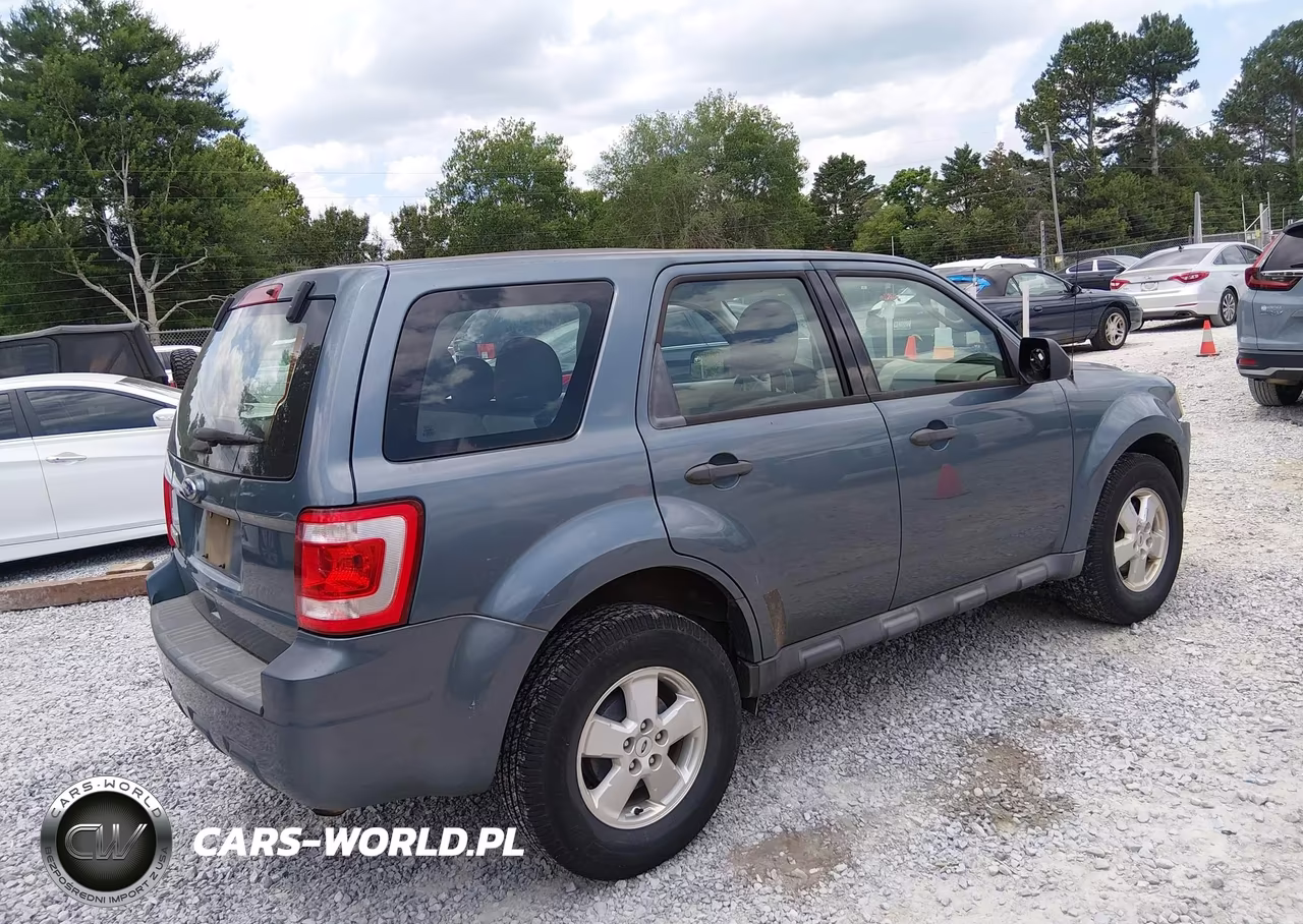 2011 Ford Escape Xls VIN:1FMCU0C70BKB43849 - 4
