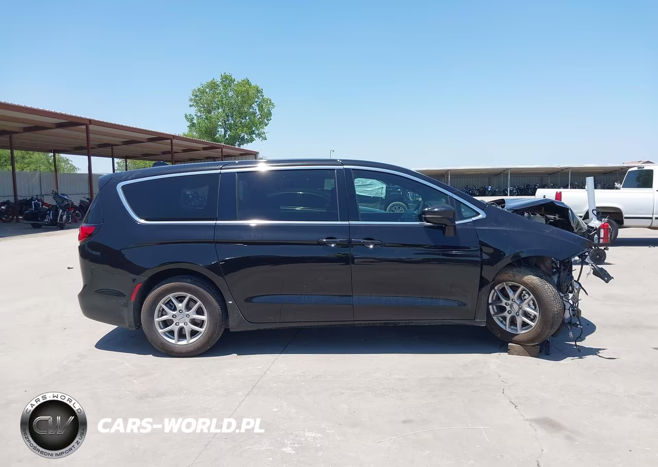 2025 Chrysler Pacifica Select VIN:2C4RC1BG4SR557355 - 13