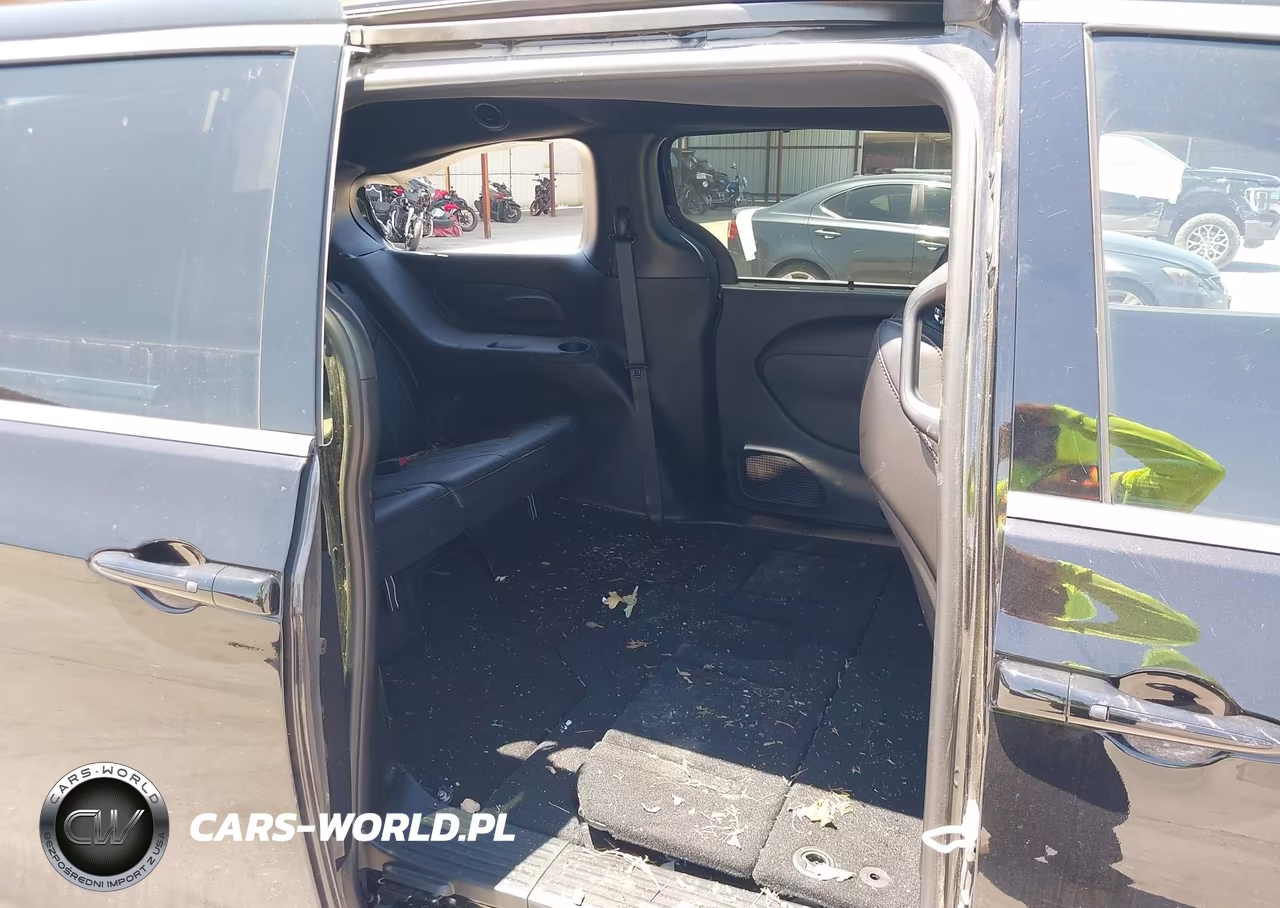 2025 Chrysler Pacifica Select VIN:2C4RC1BG4SR557355 - 8