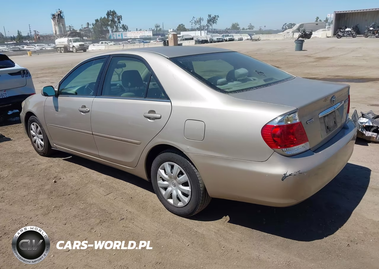 2005 Toyota Camry Le VIN:4T1BE32K95U032628 - 3