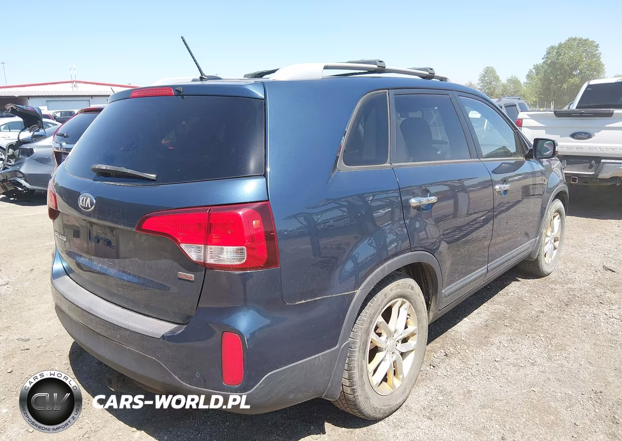 2014 Kia Sorento Lx VIN:5XYKT4A60EG435824 - 4