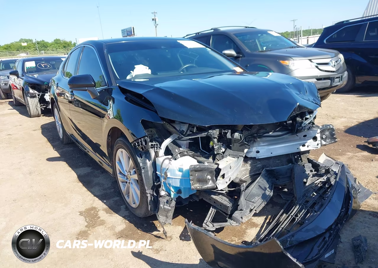 2022 Toyota Camry Le – zdjęcie 1 z 16