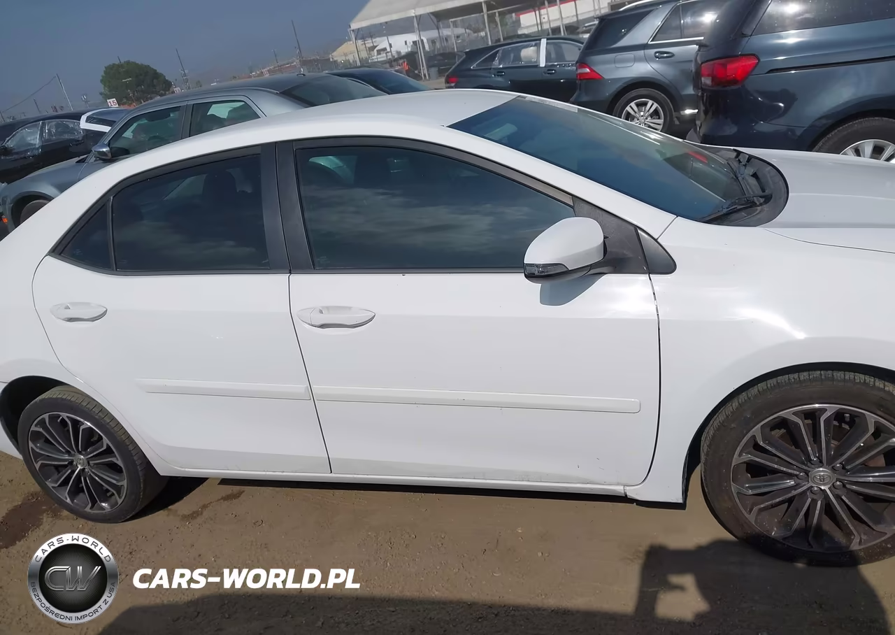 2015 Toyota Corolla S Plus VIN:5YFBURHE8FP223404 - 13