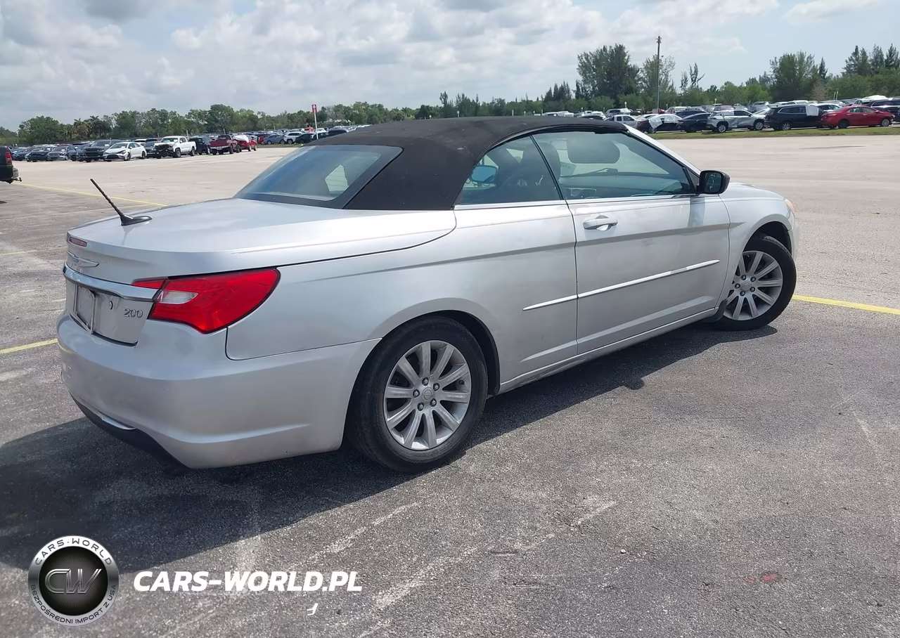 2011 Chrysler 200 Touring VIN:1C3BC2EG0BN537611 - 4