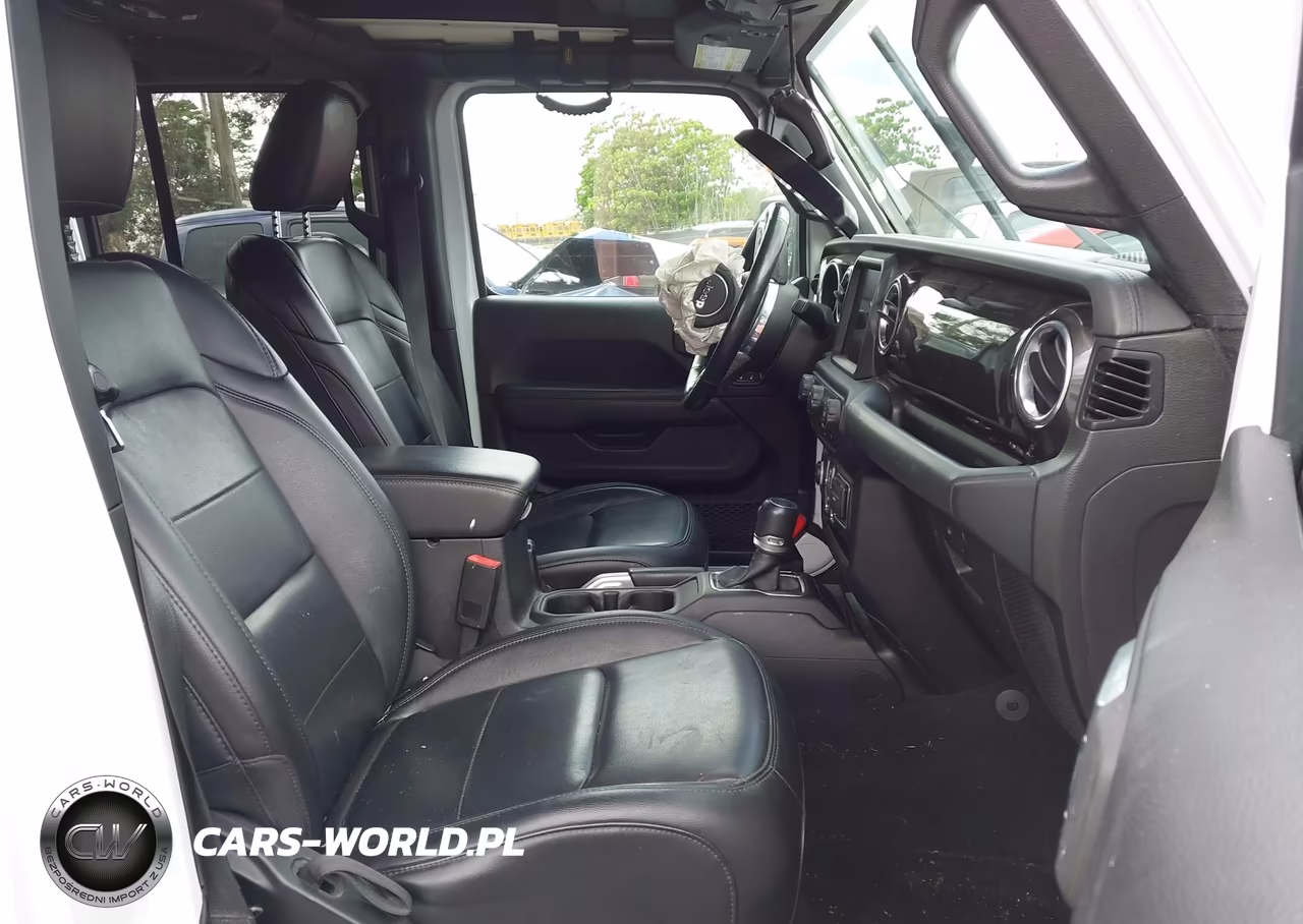 2019 Jeep Wrangler Unlimited Sahara Altitude 4X4 VIN:1C4HJXEG8KW675299 - 5