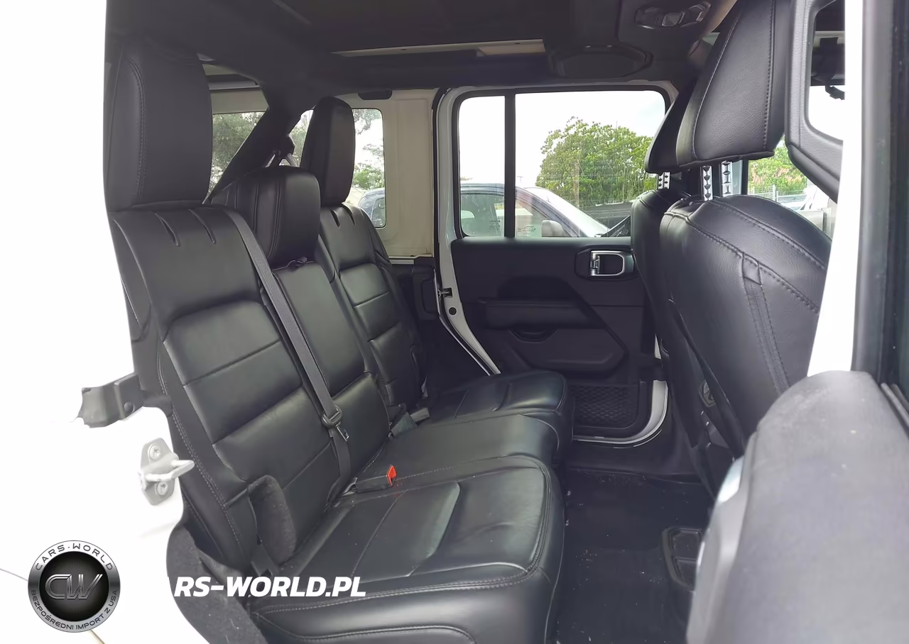 2019 Jeep Wrangler Unlimited Sahara Altitude 4X4 VIN:1C4HJXEG8KW675299 - 8