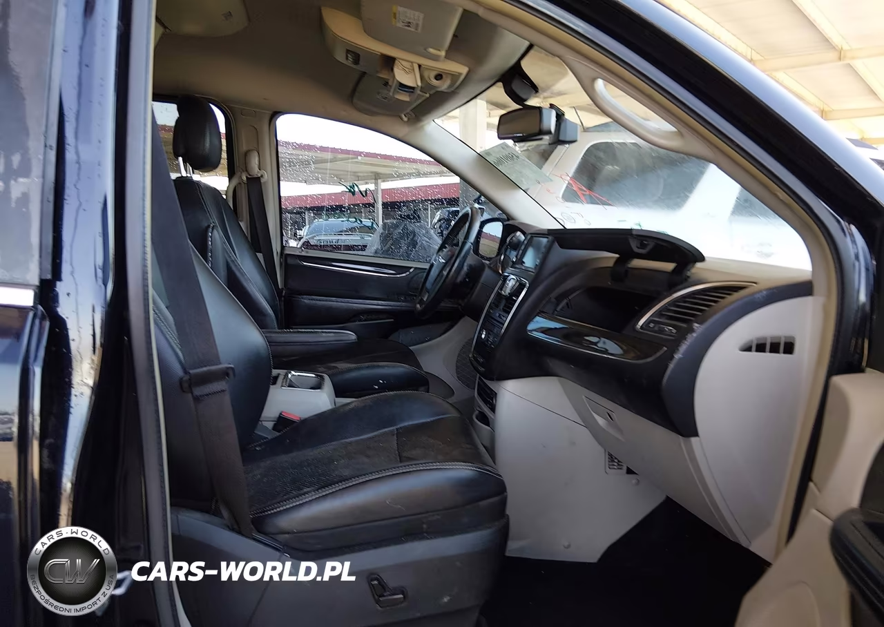 2011 Chrysler Town & Country Touring-L VIN:2A4RR8DG6BR612371 - 5