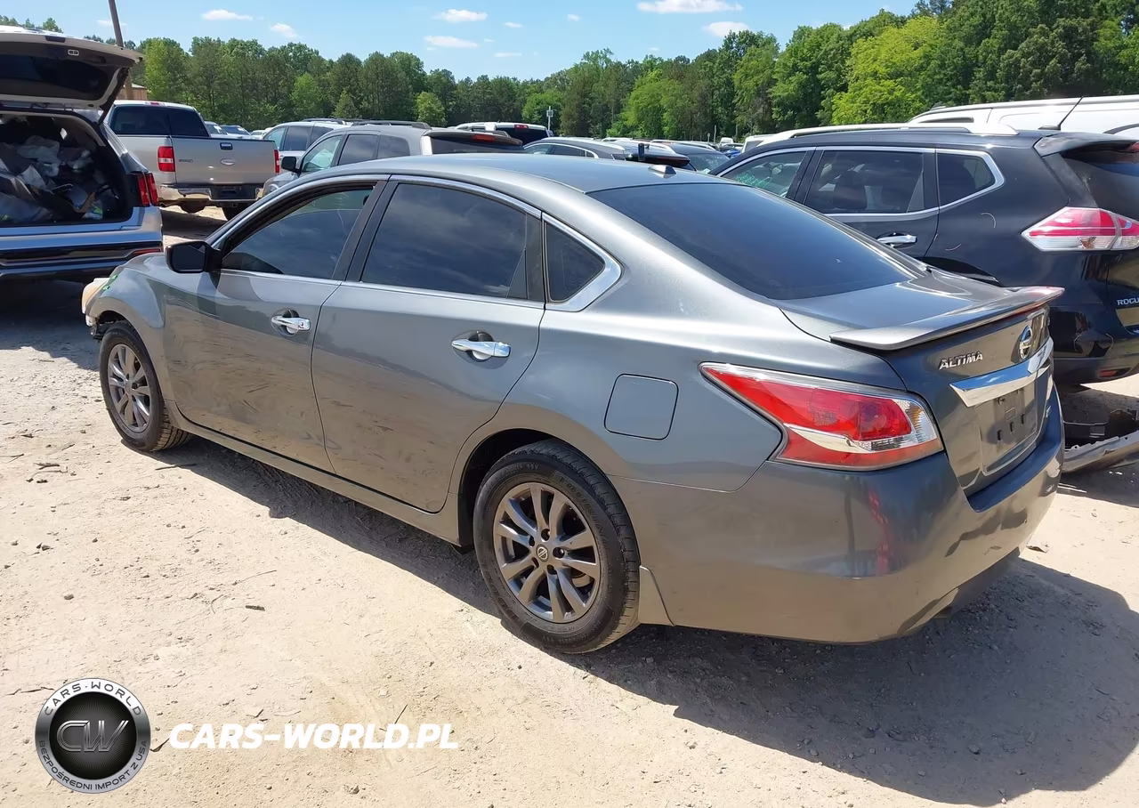 2015 Nissan Altima 2.5 S VIN:1N4AL3AP0FN919894 - 3