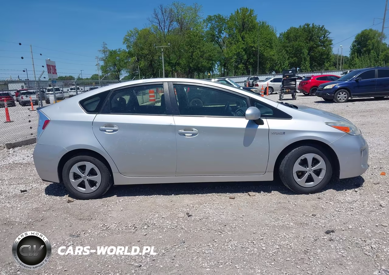2015 Toyota Prius Two VIN:JTDKN3DU1F0447552 - 13