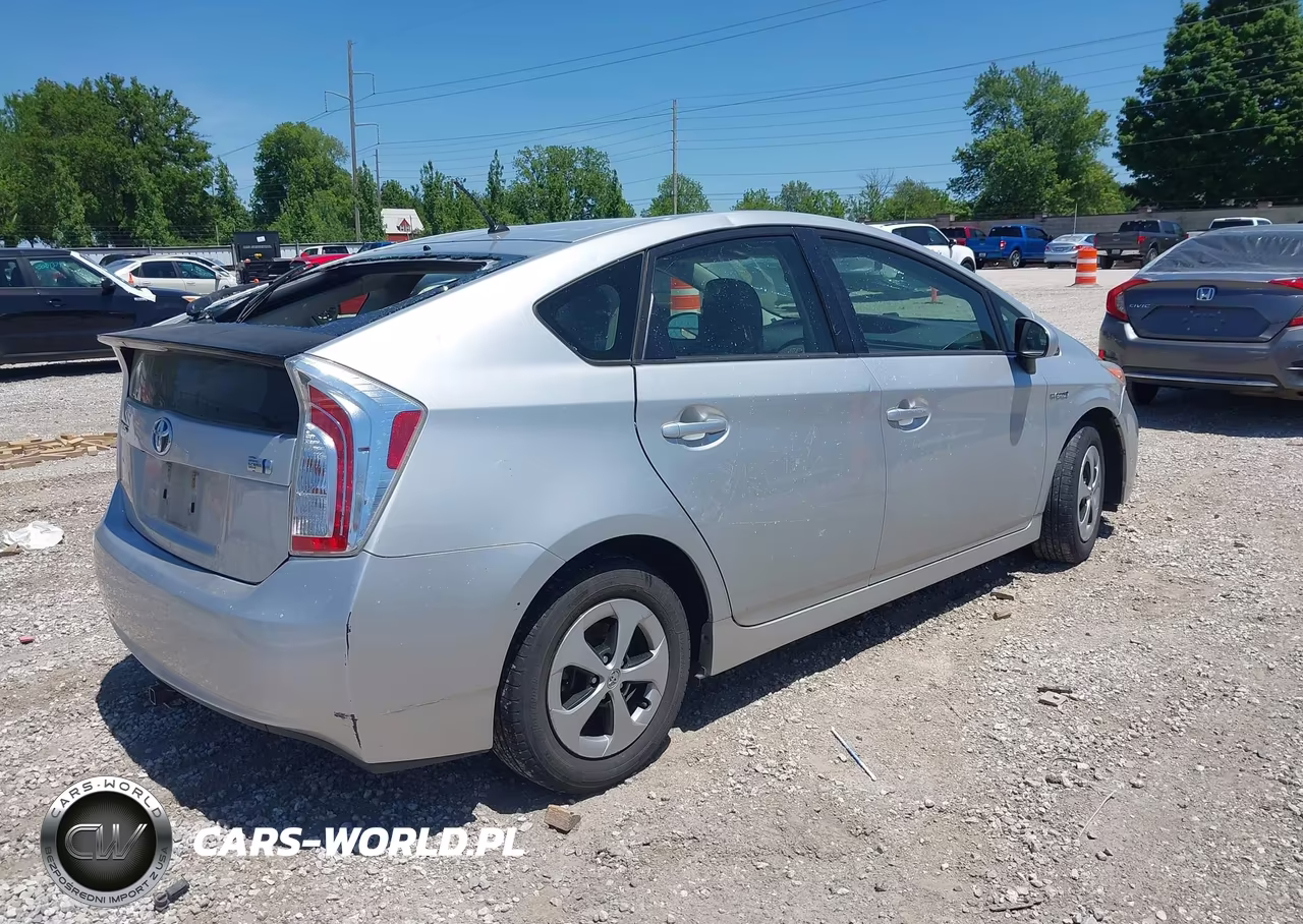 2015 Toyota Prius Two VIN:JTDKN3DU1F0447552 - 4