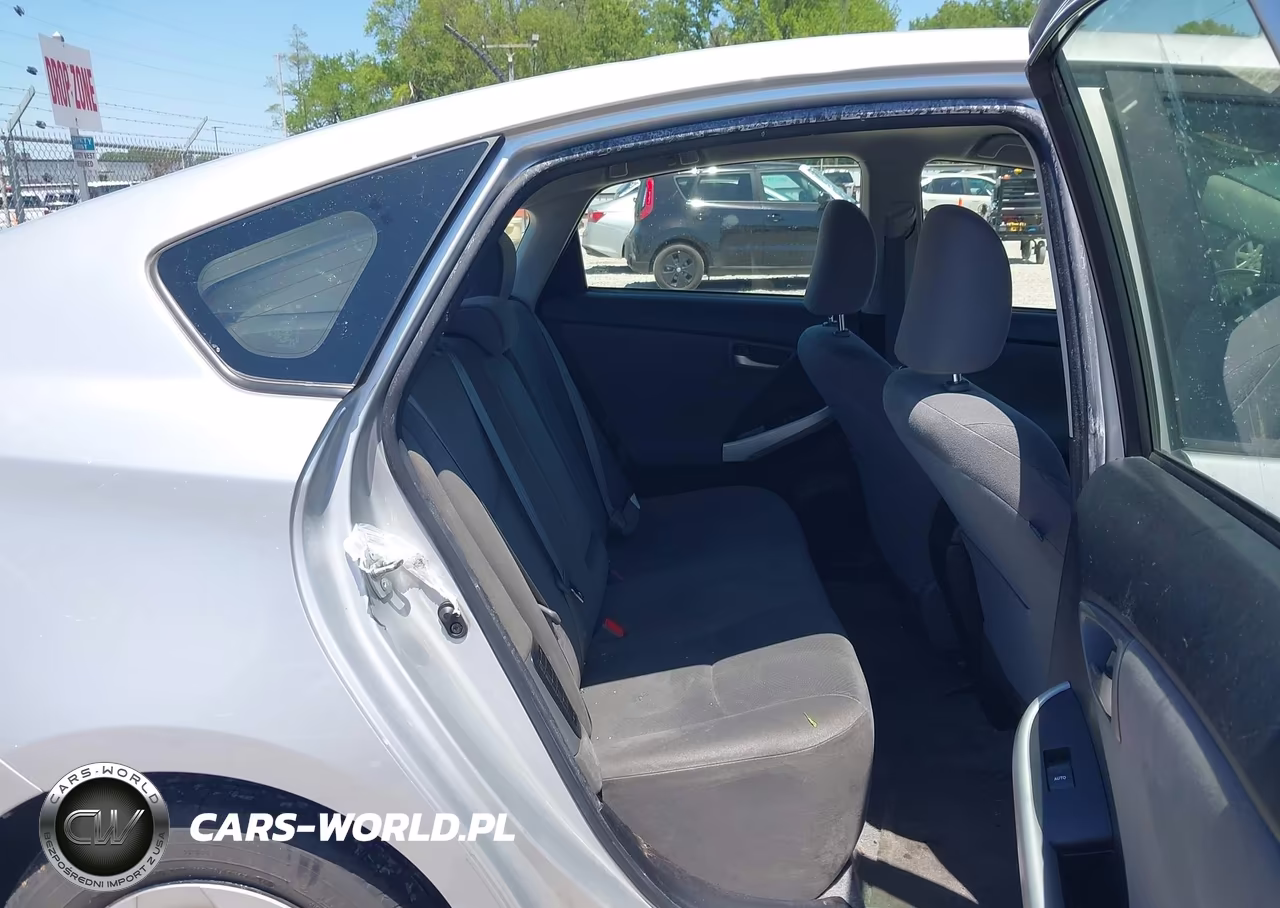 2015 Toyota Prius Two VIN:JTDKN3DU1F0447552 - 8