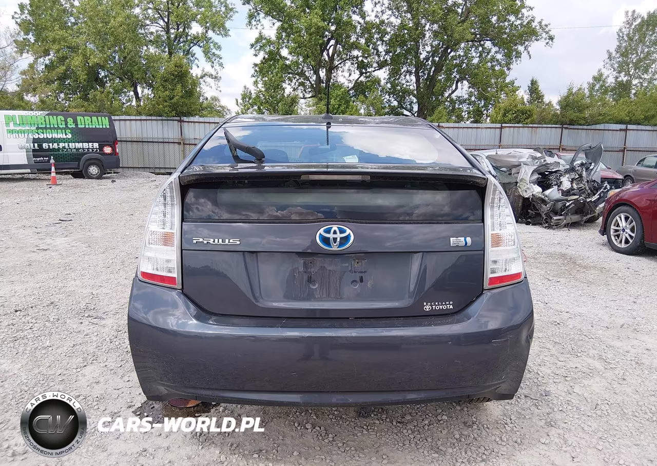 2011 Toyota Prius Two VIN:JTDKN3DU4B1385312 - 16