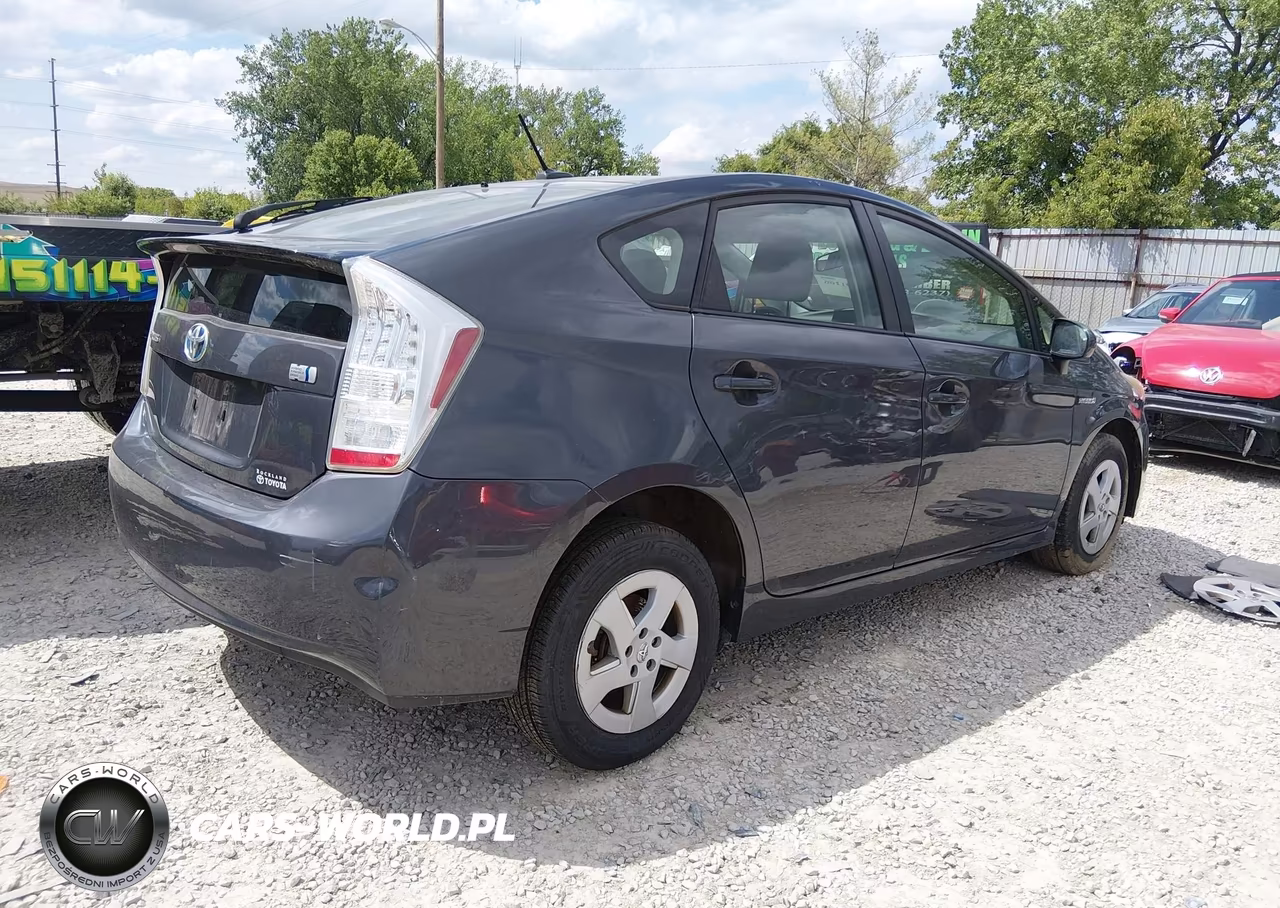 2011 Toyota Prius Two VIN:JTDKN3DU4B1385312 - 4
