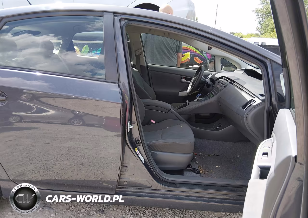 2011 Toyota Prius Two VIN:JTDKN3DU4B1385312 - 5