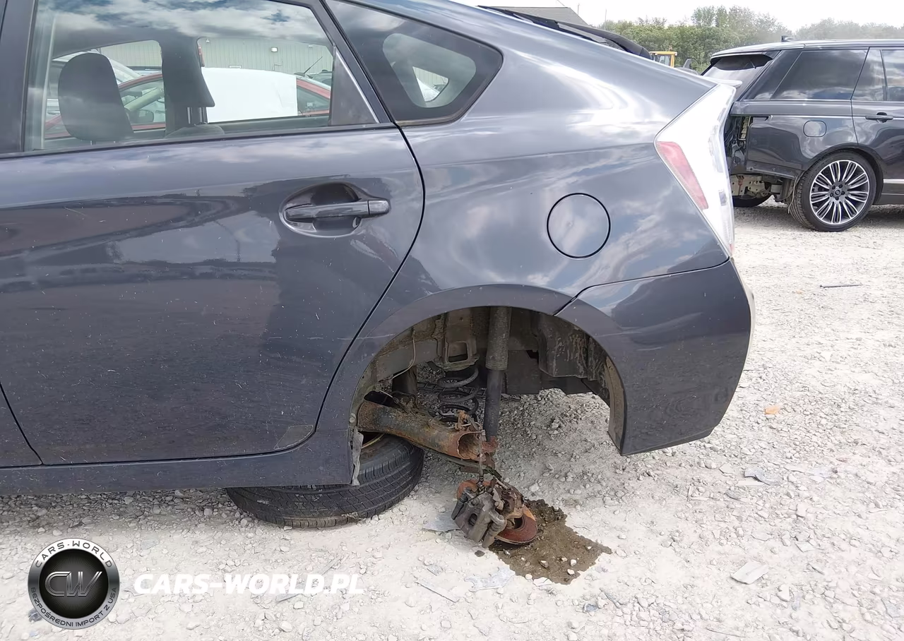 2011 Toyota Prius Two VIN:JTDKN3DU4B1385312 - 6