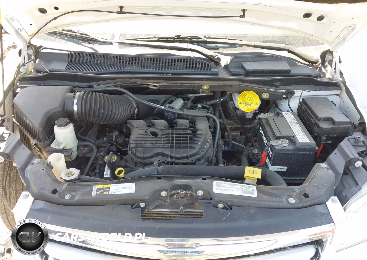 2015 Chrysler Town & Country Touring VIN:2C4RC1BG2FR552676 - 10