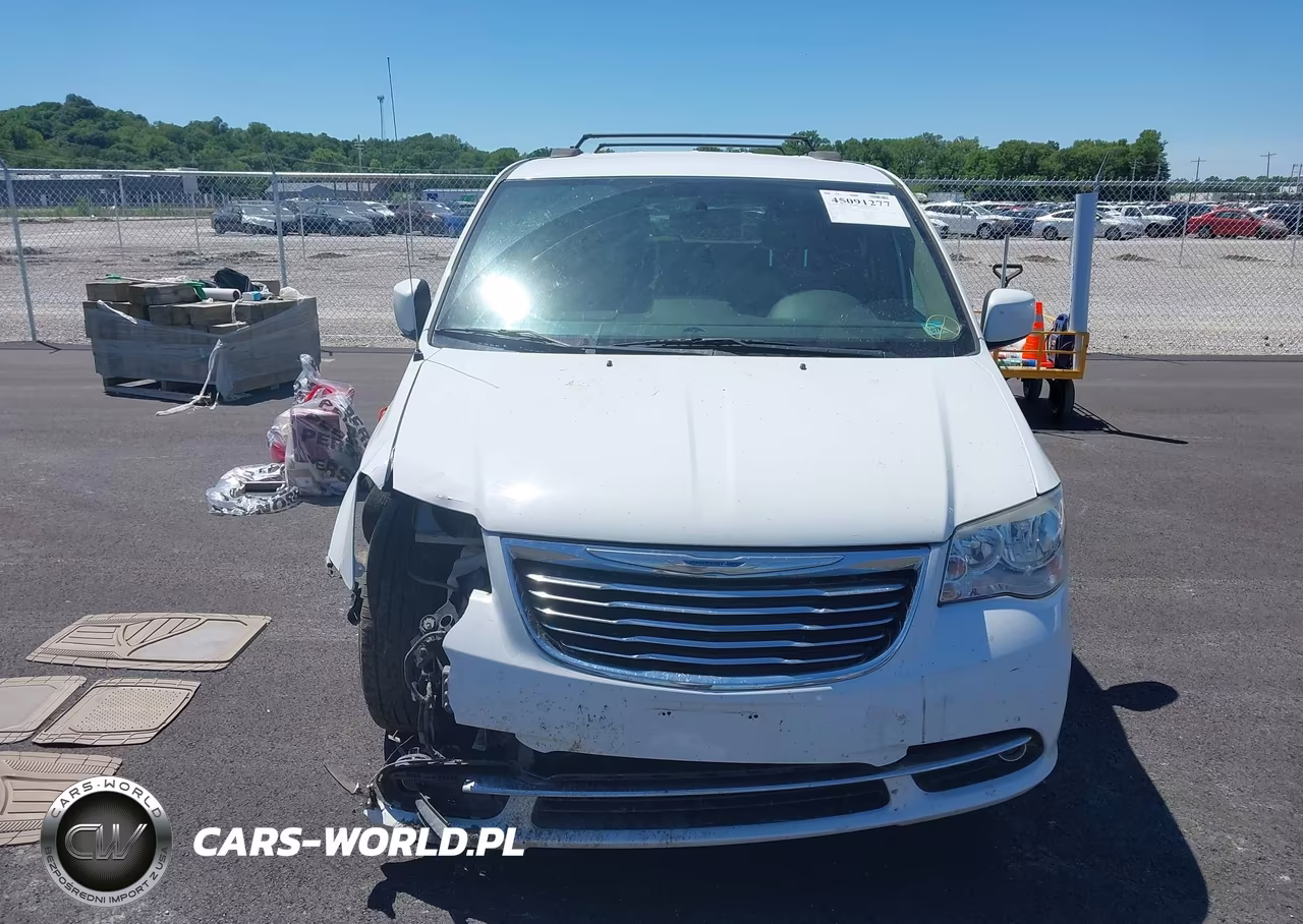 2015 Chrysler Town & Country Touring VIN:2C4RC1BG2FR552676 - 13