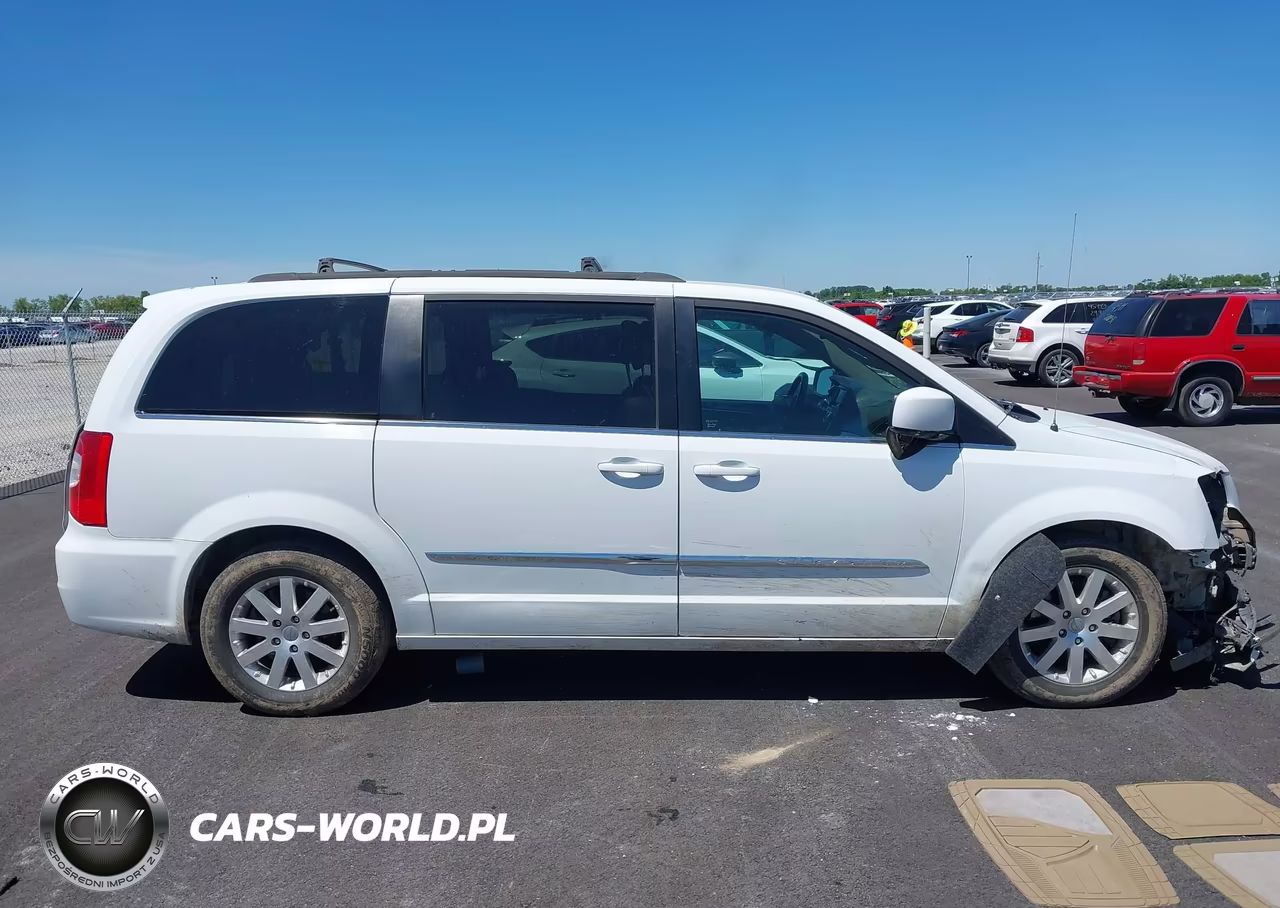 2015 Chrysler Town & Country Touring VIN:2C4RC1BG2FR552676 - 14