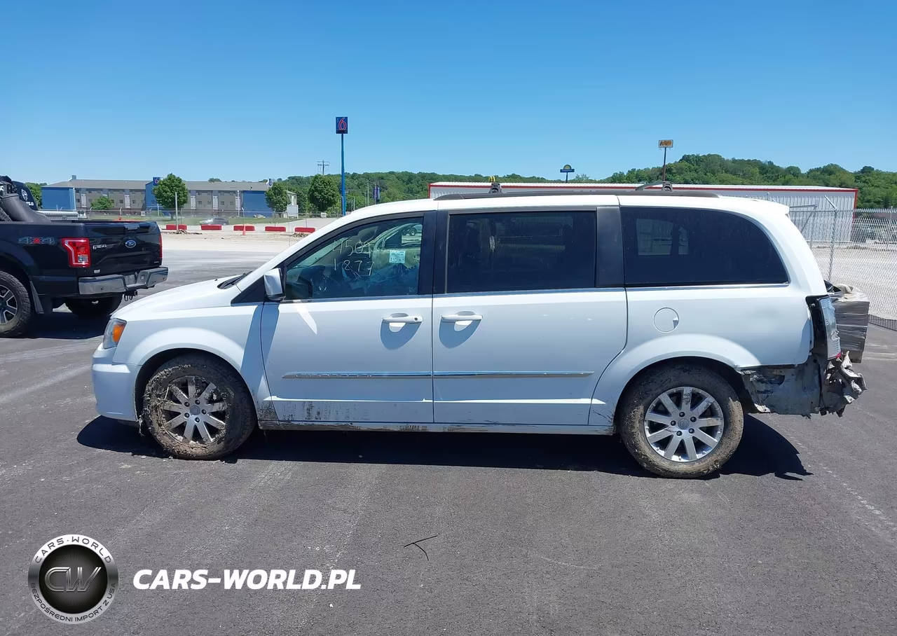 2015 Chrysler Town & Country Touring VIN:2C4RC1BG2FR552676 - 15