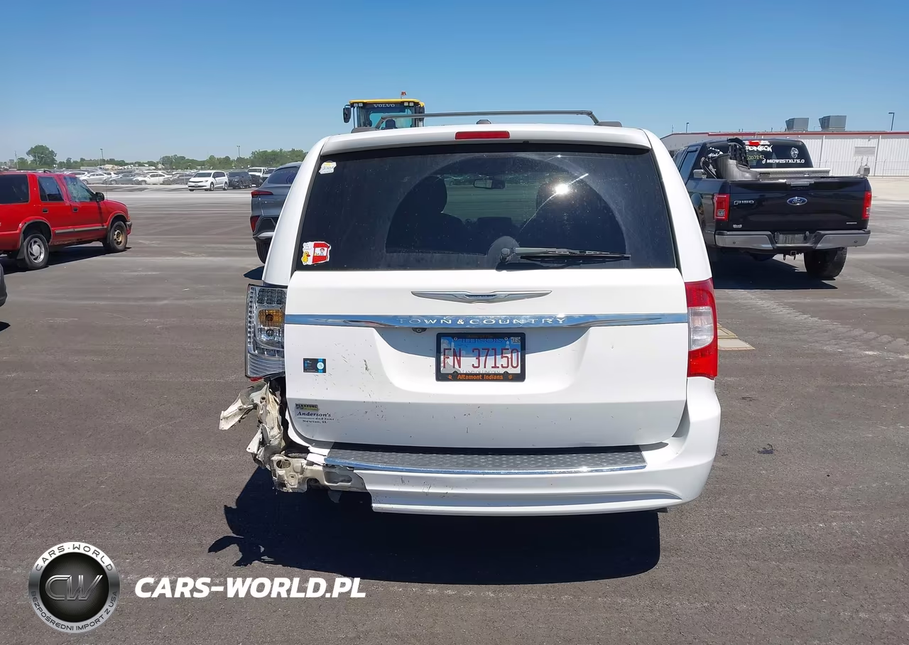 2015 Chrysler Town & Country Touring VIN:2C4RC1BG2FR552676 - 17