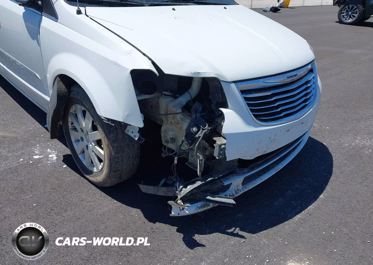 2015 Chrysler Town & Country Touring VIN:2C4RC1BG2FR552676 - 6