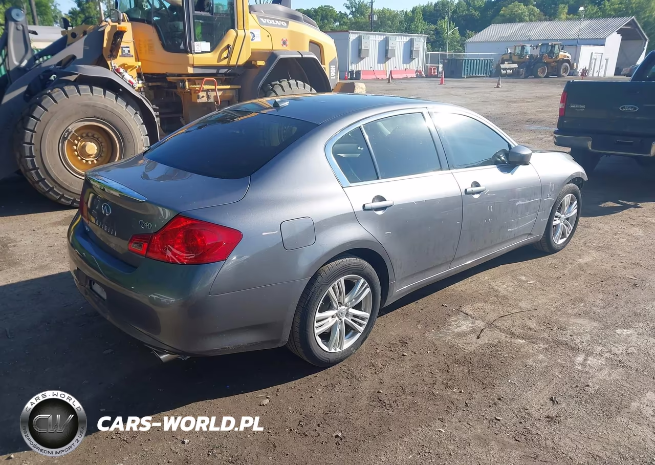 2015 Infiniti Q40 VIN:JN1CV6AR7FM651080 - 4