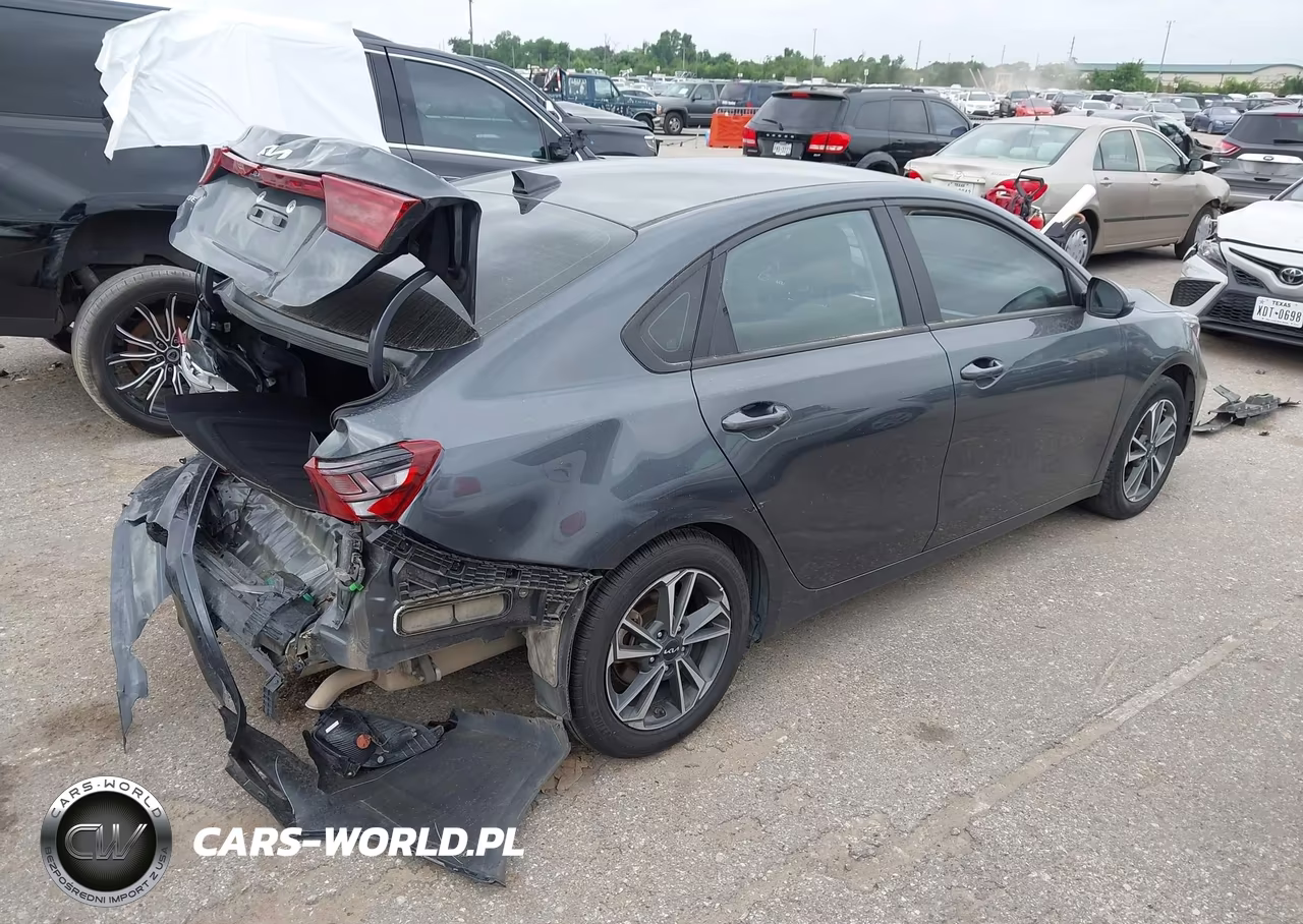 2023 Kia Forte Lxs VIN:3KPF24AD4PE578827 - 4