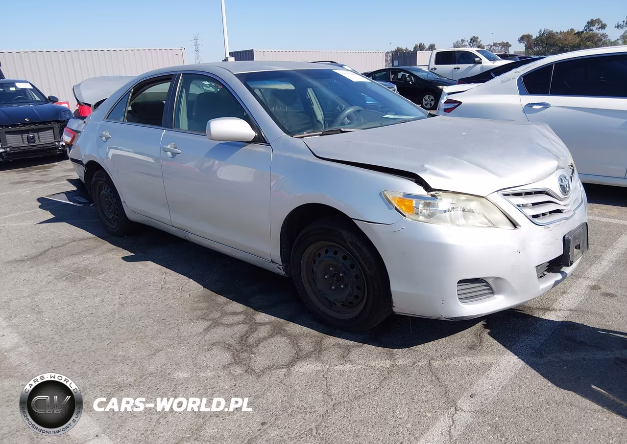 2011 Toyota Camry Le – zdjęcie 1 z 13