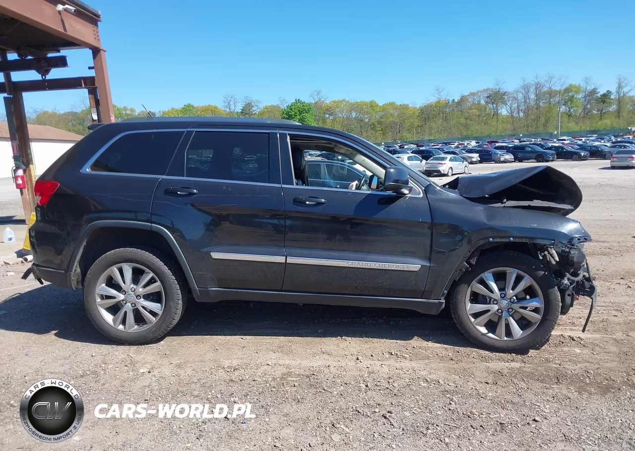2013 Jeep Grand Cherokee Laredo VIN:1C4RJFAT0DC503788 - 13