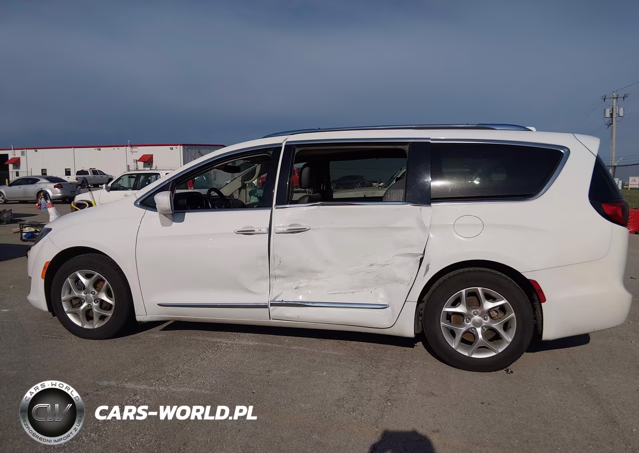2020 Chrysler Pacifica Touring L VIN:2C4RC1BG6LR115744 - 14