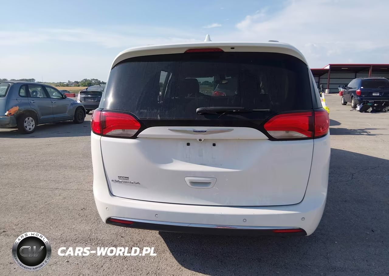 2020 Chrysler Pacifica Touring L VIN:2C4RC1BG6LR115744 - 16