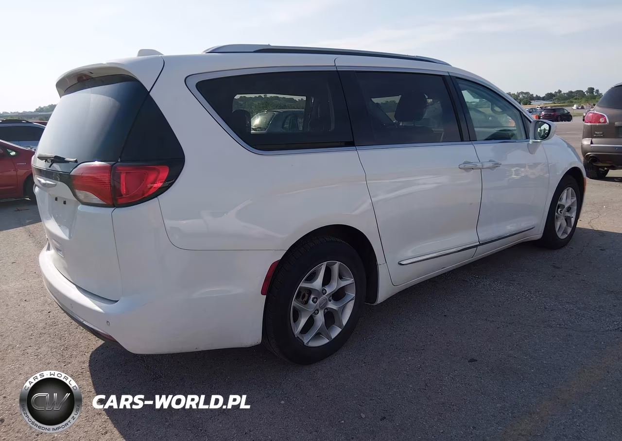 2020 Chrysler Pacifica Touring L VIN:2C4RC1BG6LR115744 - 4