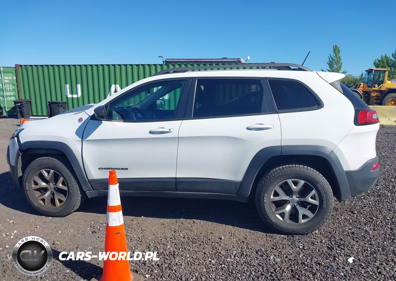 2015 Jeep Cherokee Trailhawk VIN:1C4PJMBS2FW635602 - 13