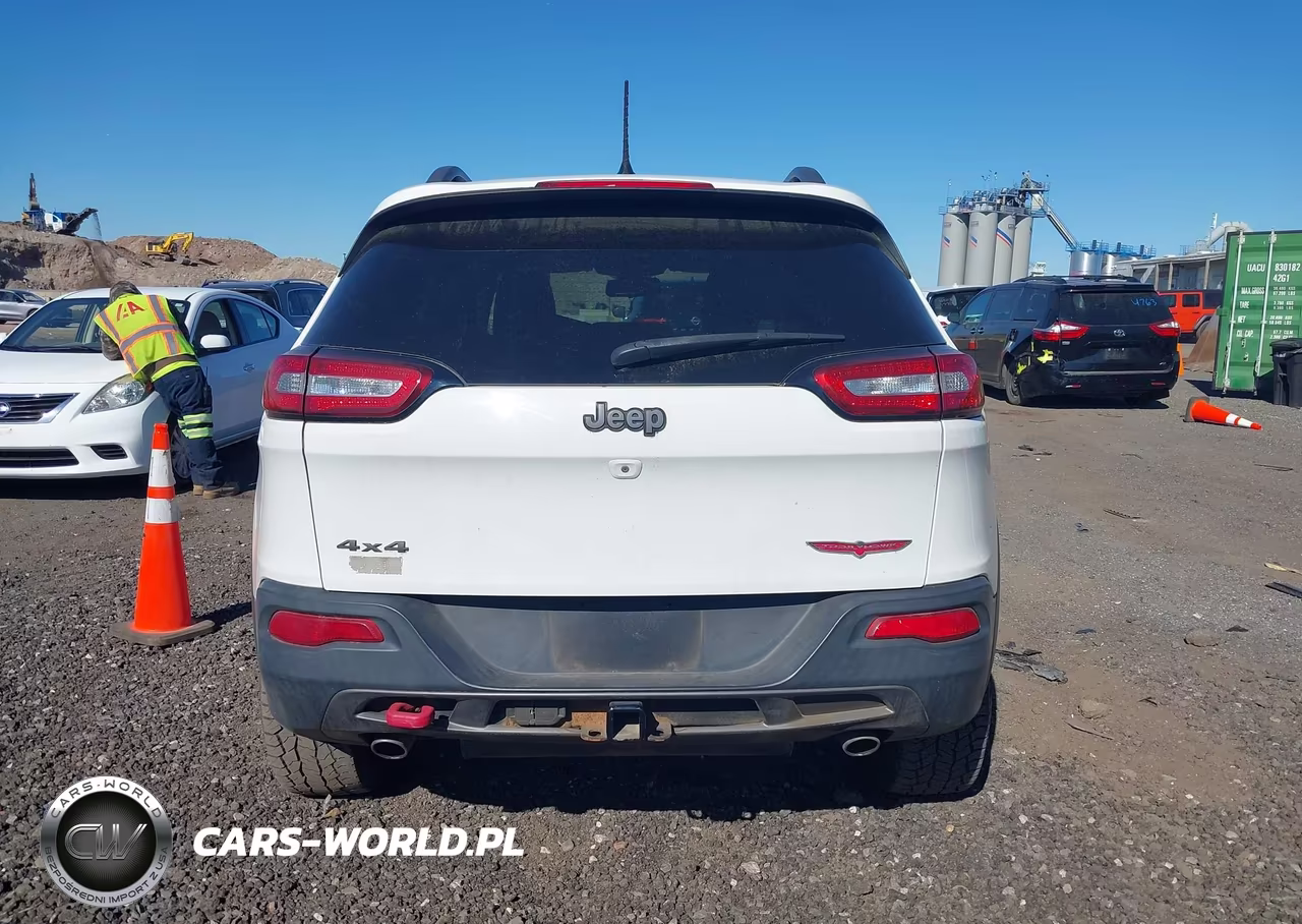 2015 Jeep Cherokee Trailhawk VIN:1C4PJMBS2FW635602 - 15