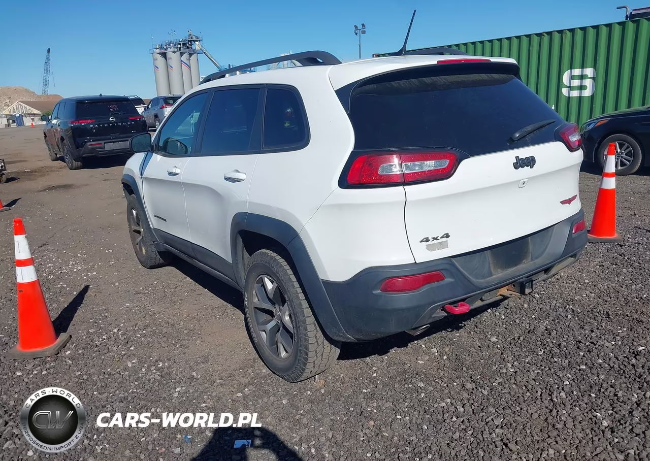 2015 Jeep Cherokee Trailhawk VIN:1C4PJMBS2FW635602 - 3