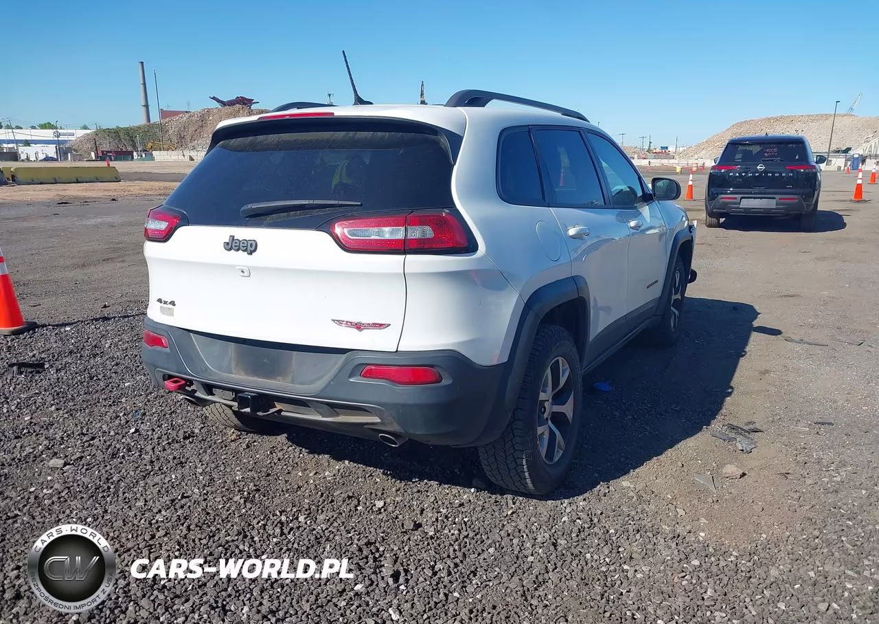 2015 Jeep Cherokee Trailhawk VIN:1C4PJMBS2FW635602 - 4