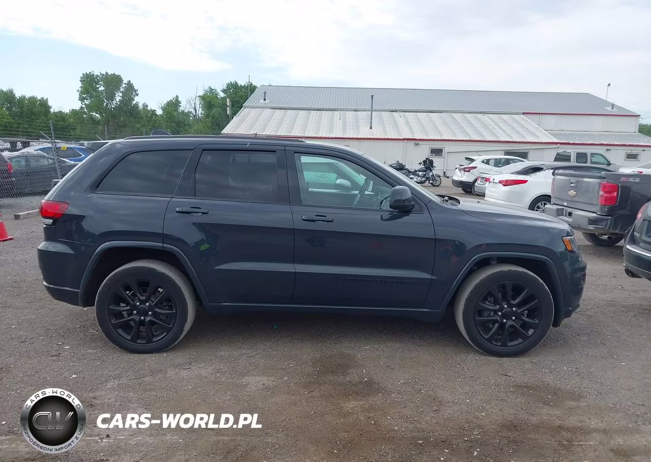 2018 Jeep Grand Cherokee Altitude 4X4 VIN:1C4RJFAGXJC251823 - 13