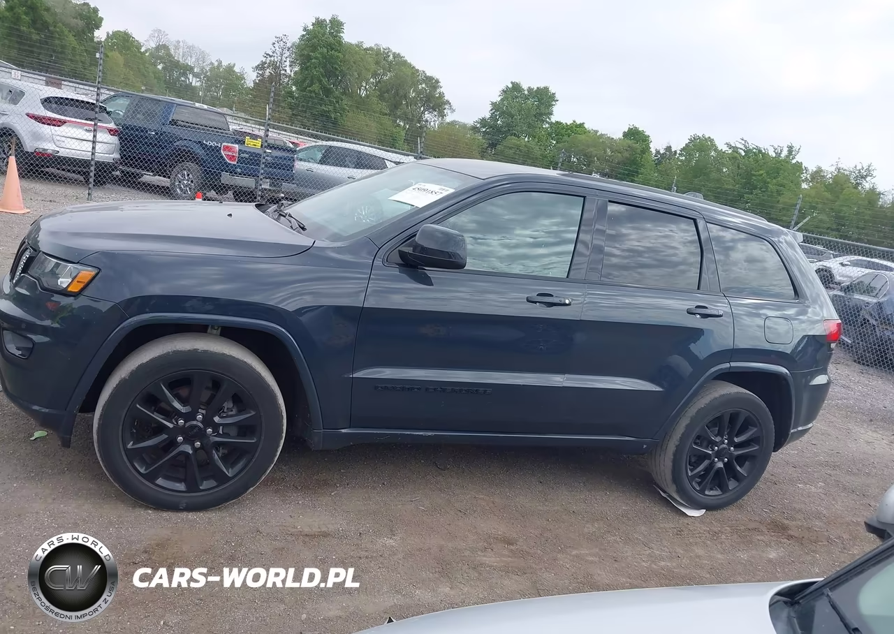2018 Jeep Grand Cherokee Altitude 4X4 VIN:1C4RJFAGXJC251823 - 14