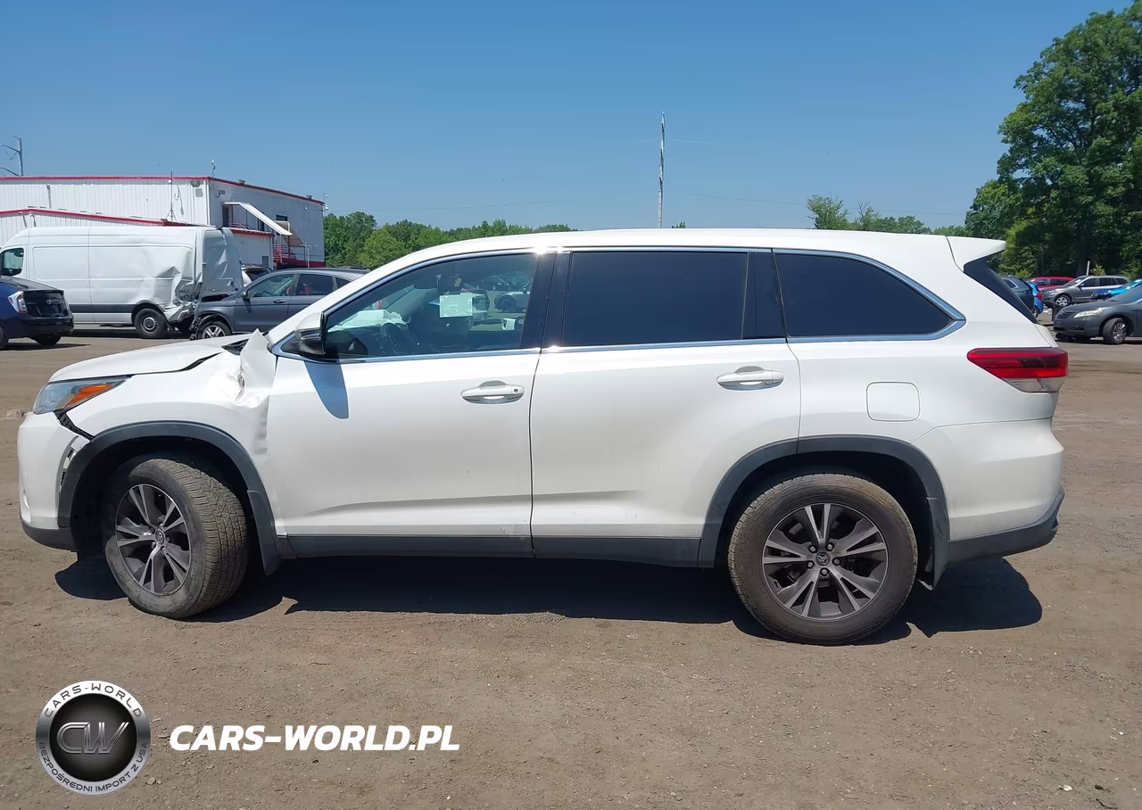2019 Toyota Highlander Le VIN:5TDBZRFH9KS717478 - 14