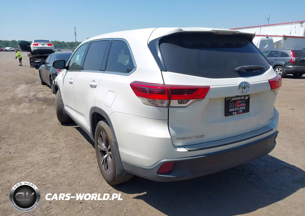 2019 Toyota Highlander Le VIN:5TDBZRFH9KS717478 - 3