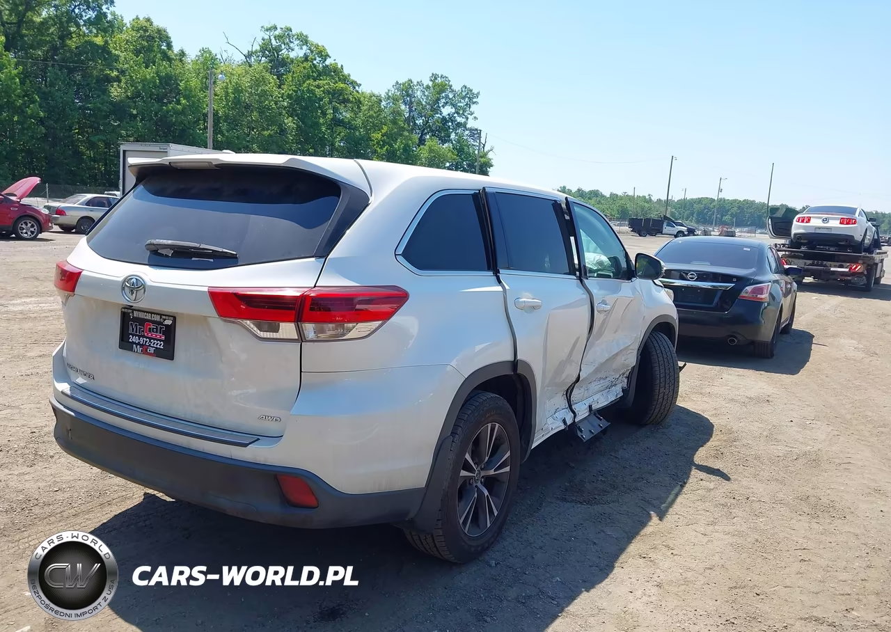 2019 Toyota Highlander Le VIN:5TDBZRFH9KS717478 - 4
