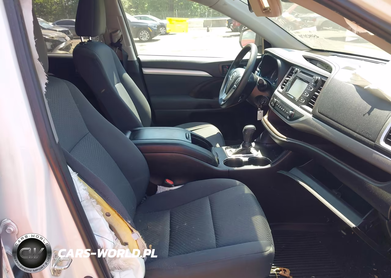 2019 Toyota Highlander Le VIN:5TDBZRFH9KS717478 - 5