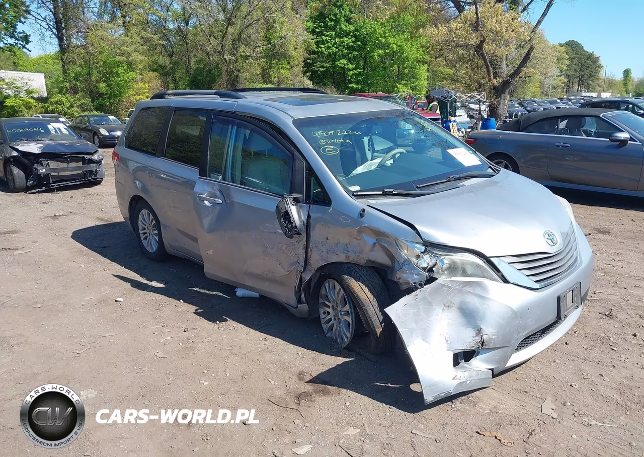 2013 Toyota Sienna Xle V6 8 Passenger