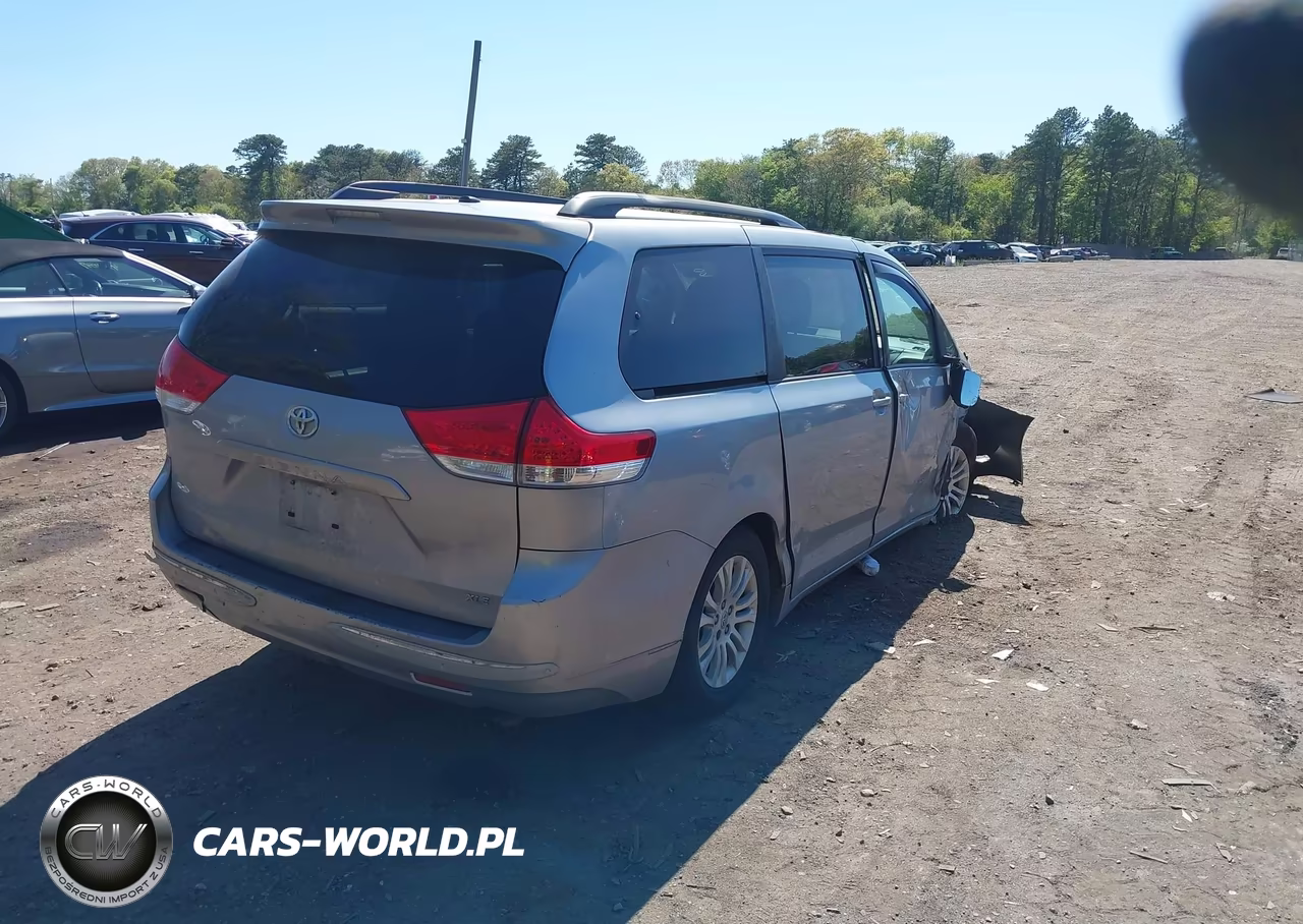 2013 Toyota Sienna Xle V6 8 Passenger VIN:5TDYK3DCXDS392782 - 4