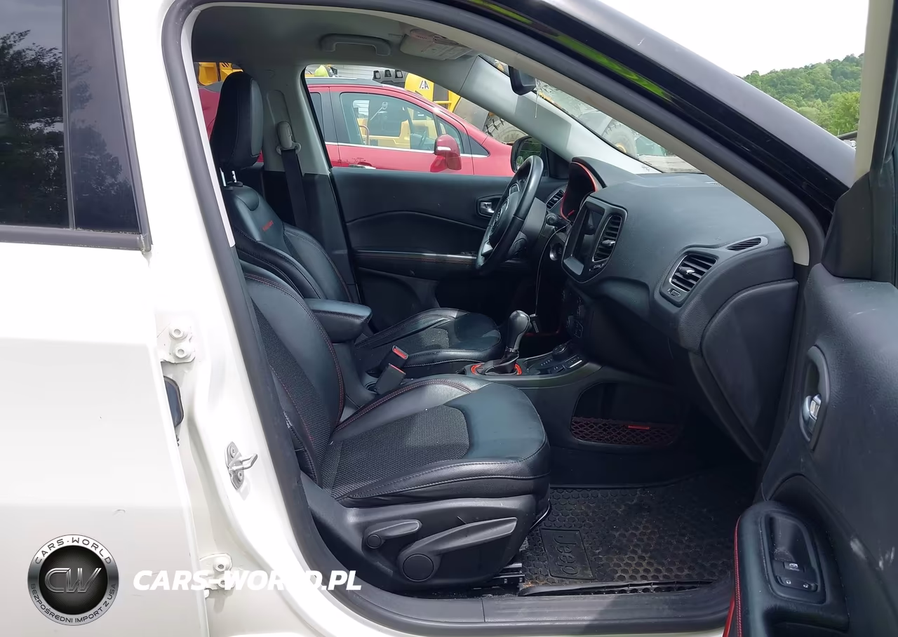 2019 Jeep Compass Trailhawk 4X4 VIN:3C4NJDDB9KT712924 - 5