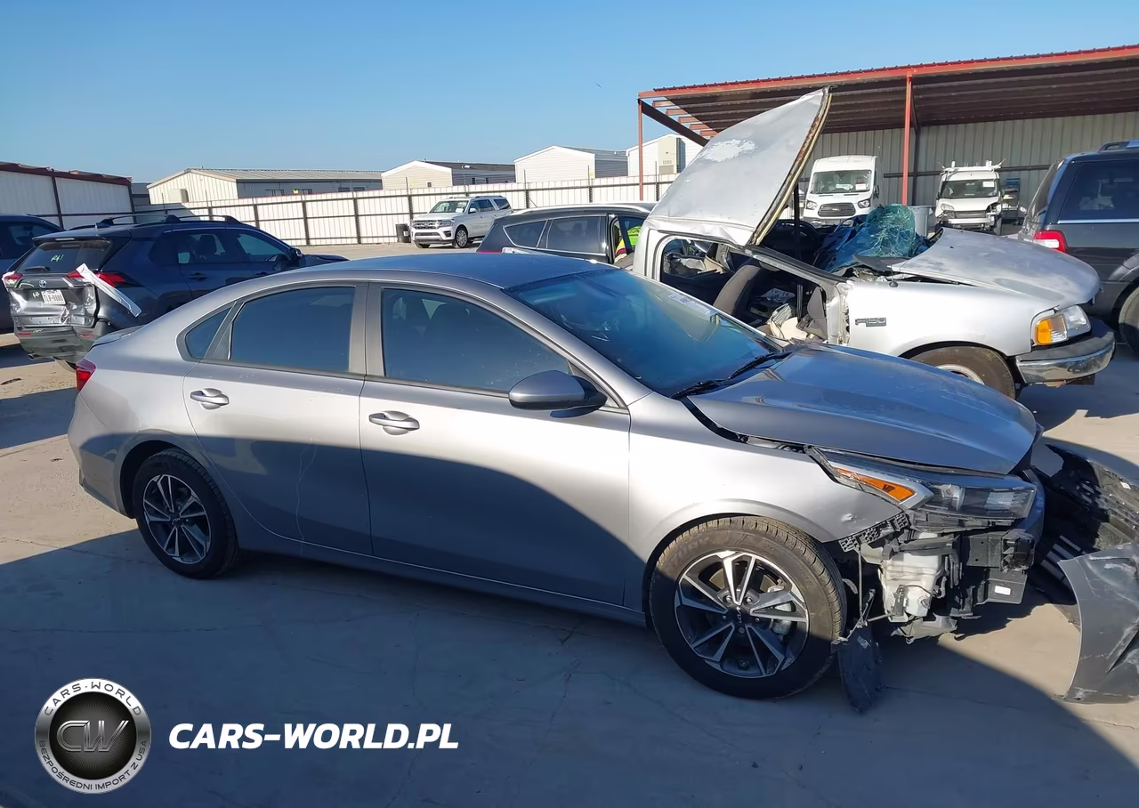 2023 Kia Forte Lxs VIN:3KPF24AD3PE692642 - 13