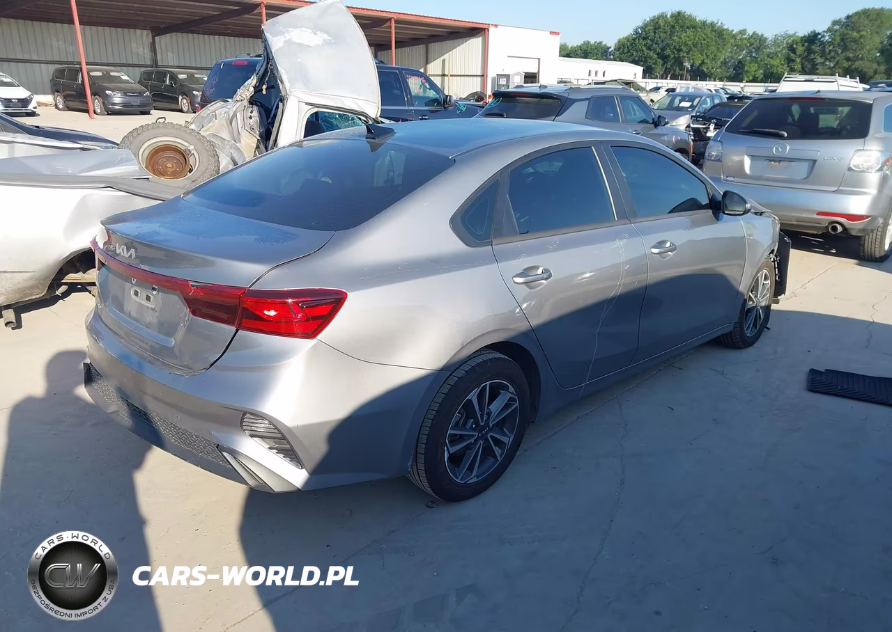 2023 Kia Forte Lxs VIN:3KPF24AD3PE692642 - 4