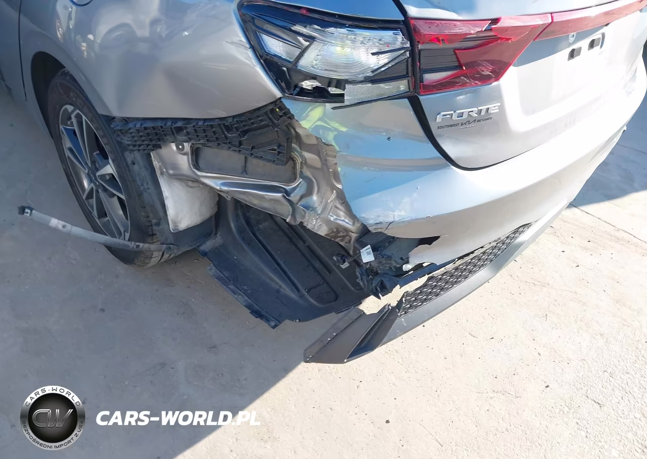 2023 Kia Forte Lxs VIN:3KPF24AD3PE692642 - 6