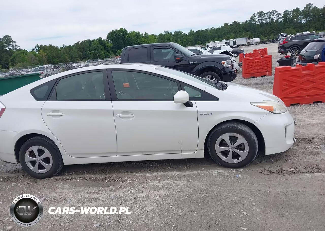 2014 Toyota Prius Two VIN:JTDKN3DU9E1792420 - 13
