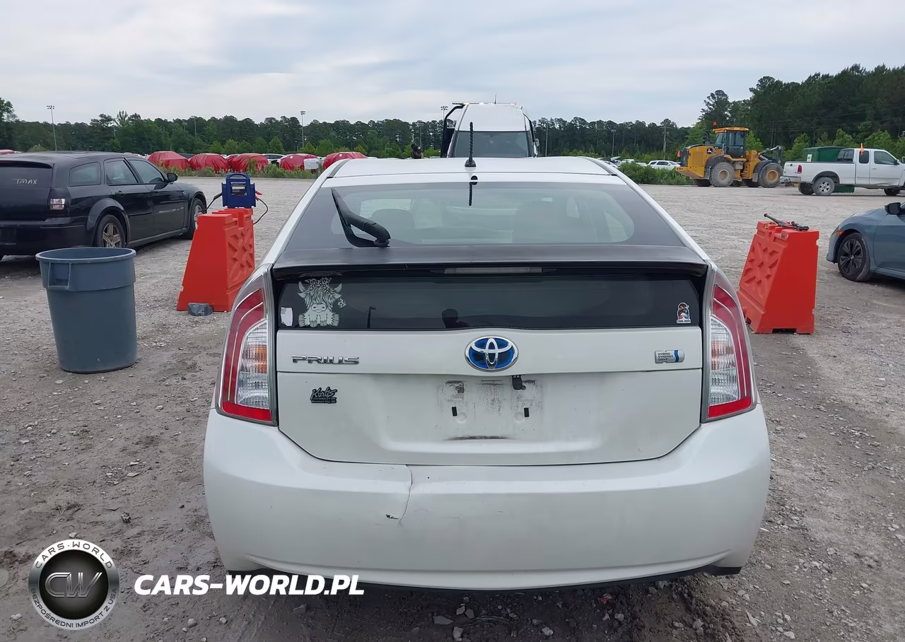 2014 Toyota Prius Two VIN:JTDKN3DU9E1792420 - 16